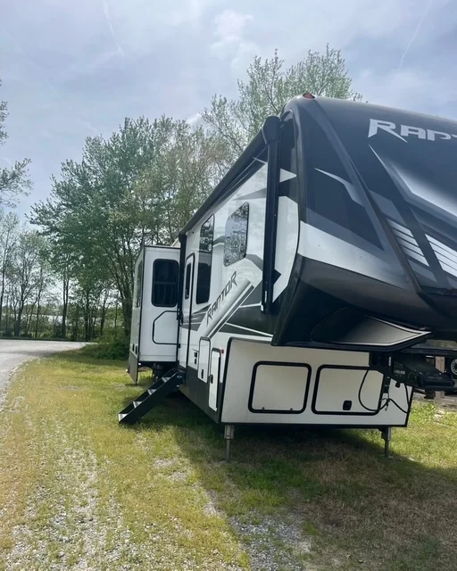 2022 KEYSTONE RAPTOR exterior