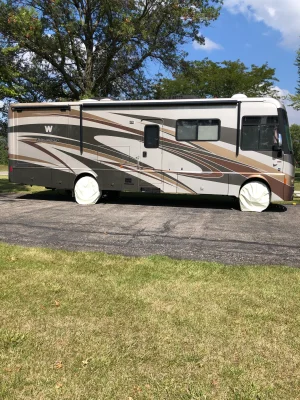 2012 WINNEBAGO ADVENTURER photo 2