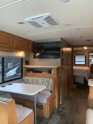 2019 WINNEBAGO VISTA photo 3