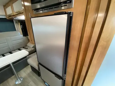 2019 Coachmen Beyond photo 22