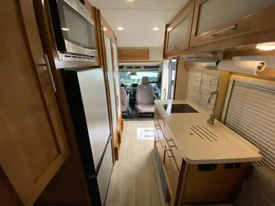 2019 Coachmen Beyond photo 33