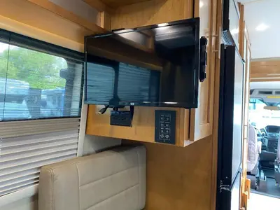 2019 Coachmen Beyond photo 30