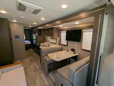 2021 Thor Motor Coach Freedom Traveler photo 10