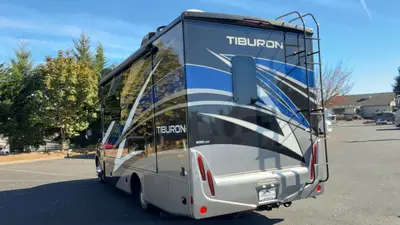 2021 Thor Motor Coach Tiburon photo 10