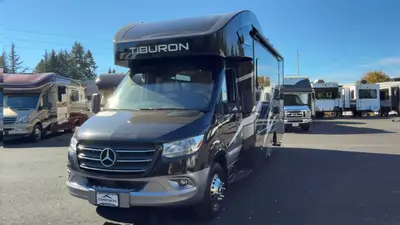 2021 Thor Motor Coach Tiburon photo 7