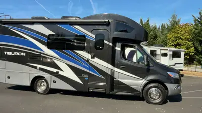 2021 Thor Motor Coach Tiburon photo 5