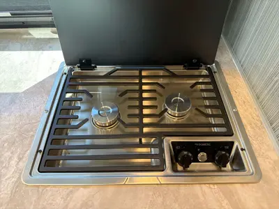 2021 Thor Motor Coach Tiburon photo 37