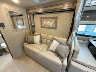 2021 Thor Motor Coach Tiburon photo 44