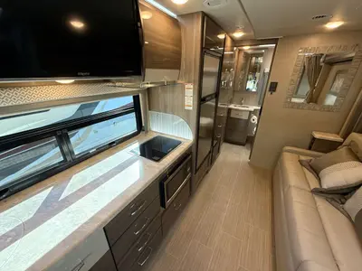 2021 Thor Motor Coach Tiburon photo 14