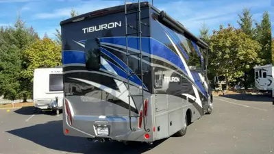 2021 Thor Motor Coach Tiburon photo 3