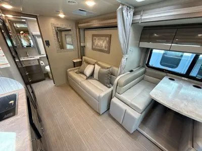 2021 Thor Motor Coach Tiburon photo 16