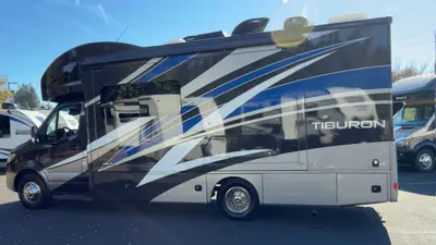 2021 Thor Motor Coach Tiburon photo 9