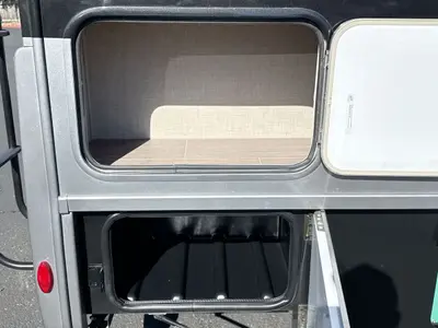 2021 Thor Motor Coach Tiburon photo 29