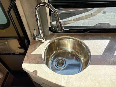 2021 Thor Motor Coach Tiburon photo 41