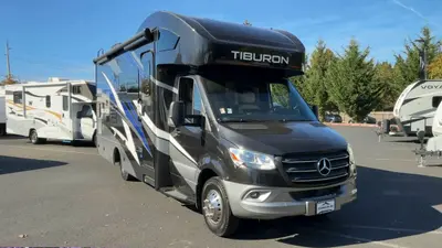 2021 Thor Motor Coach Tiburon photo 6