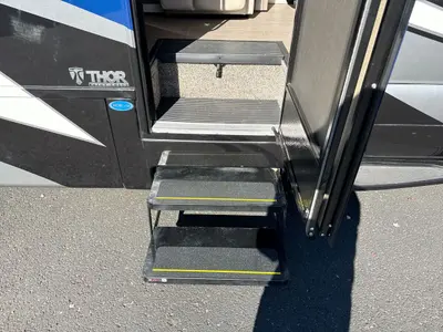 2021 Thor Motor Coach Tiburon photo 22