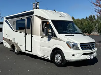 Used 2017 Leisure Travel Unity 24MB