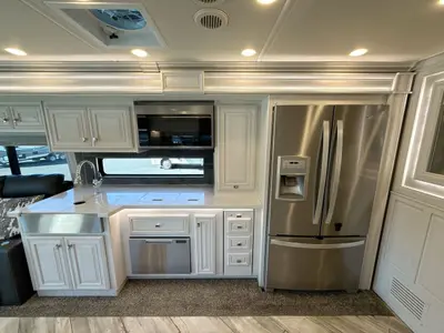 2022 Fleetwood Discovery photo 37