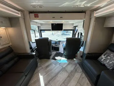 2022 Fleetwood Discovery photo 11