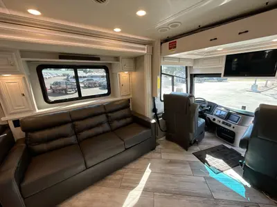 2022 Fleetwood Discovery photo 18
