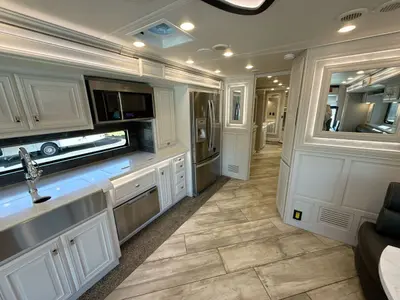 2022 Fleetwood Discovery photo 14