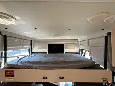 2022 Fleetwood Discovery photo 46