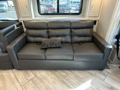 2022 Fleetwood Discovery photo 32