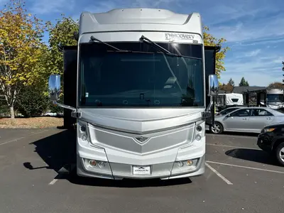 2022 Fleetwood Discovery photo 4