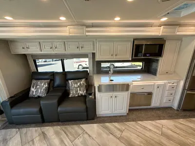 2022 Fleetwood Discovery photo 13