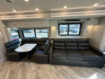 2022 Fleetwood Discovery photo 17