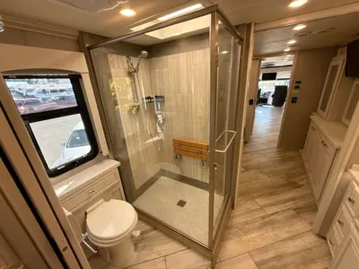 2022 Fleetwood Discovery photo 40