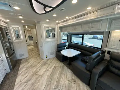 2022 Fleetwood Discovery photo 16