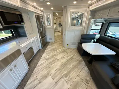 2022 Fleetwood Discovery photo 15
