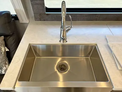 2022 Fleetwood Discovery photo 38