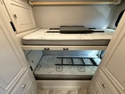 2022 Fleetwood Discovery photo 47
