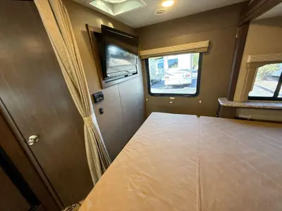 2019 Thor Motor Coach Freedom Elite photo 35