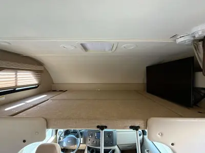 2019 Thor Motor Coach Freedom Elite photo 39