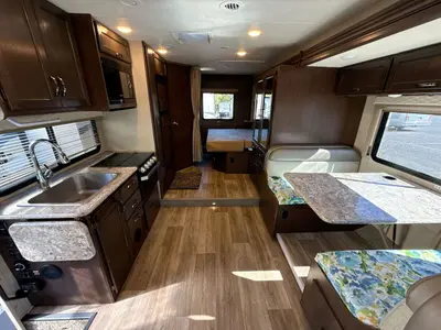 2019 Thor Motor Coach Freedom Elite photo 40