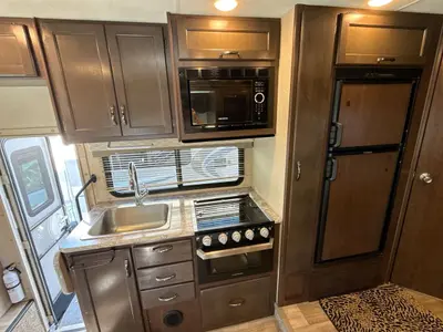 2019 Thor Motor Coach Freedom Elite photo 30