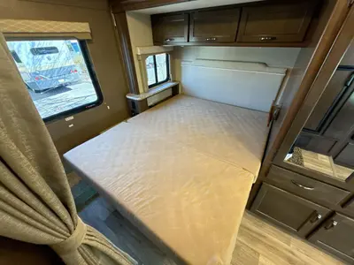 2019 Thor Motor Coach Freedom Elite photo 34