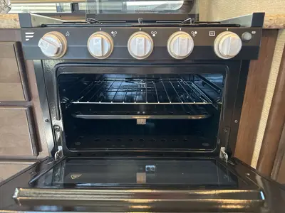 2019 Thor Motor Coach Freedom Elite photo 28