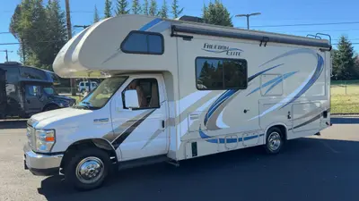 2019 Thor Motor Coach Freedom Elite photo 8