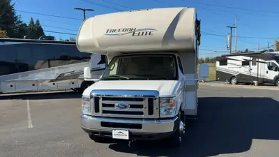 2019 Thor Motor Coach Freedom Elite photo 7
