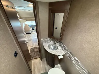 2019 Thor Motor Coach Freedom Elite photo 32