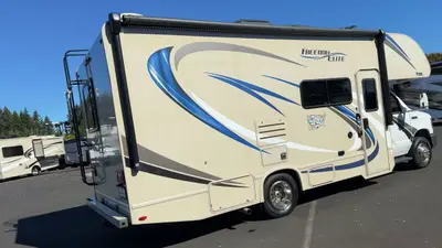 2019 Thor Motor Coach Freedom Elite photo 4