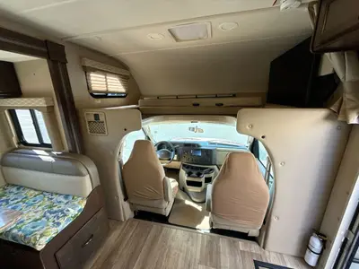 2019 Thor Motor Coach Freedom Elite photo 38