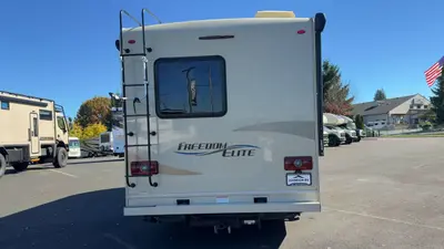 2019 Thor Motor Coach Freedom Elite photo 3