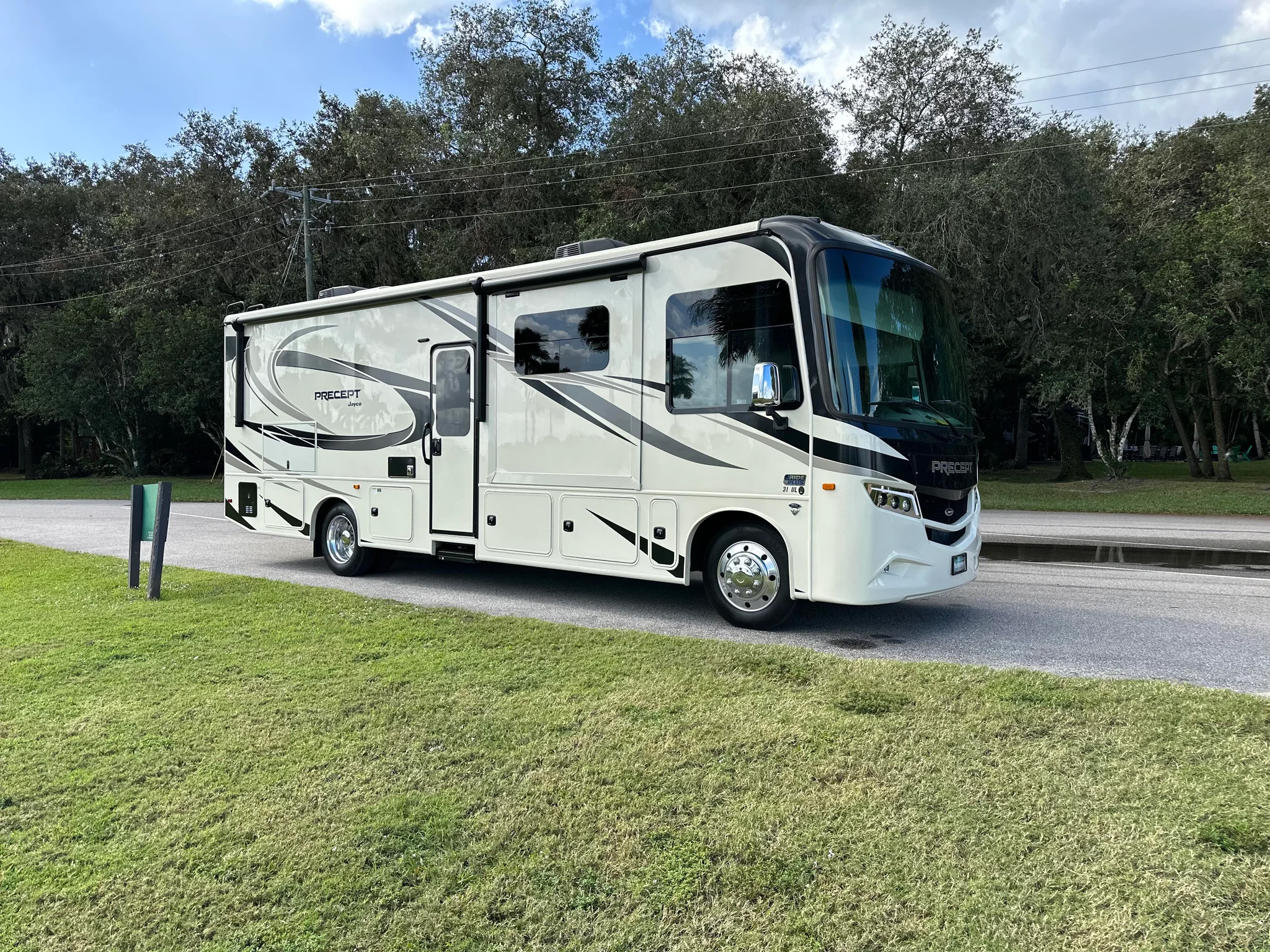 2022 JAYCO PRECEPT exterior