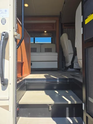 2017 WINNEBAGO VISTA photo 3
