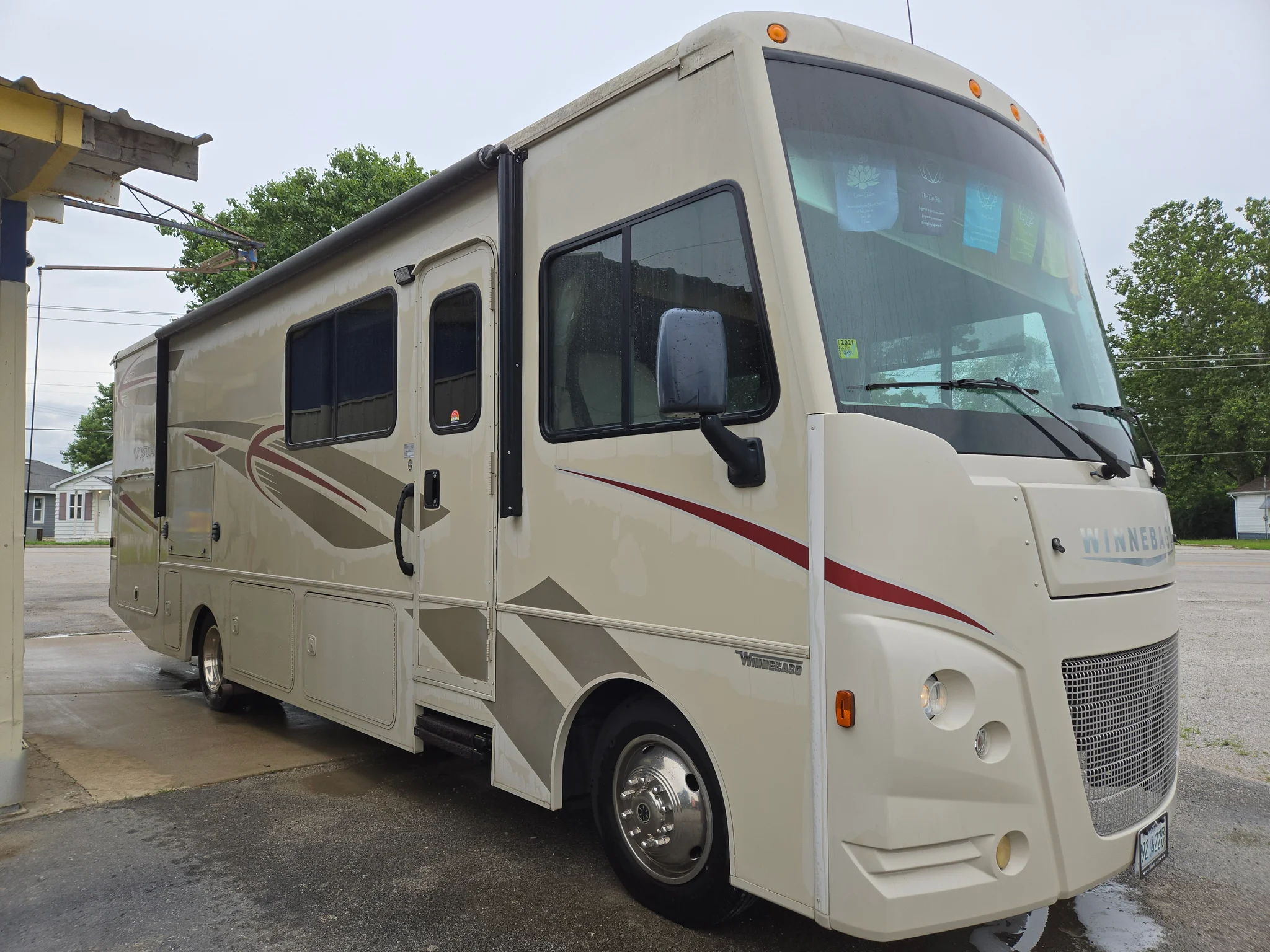 2017 WINNEBAGO VISTA exterior